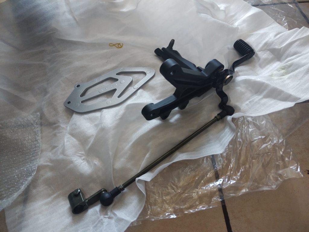 SPITZER 250 - ESTRIBO DELANTERO LH