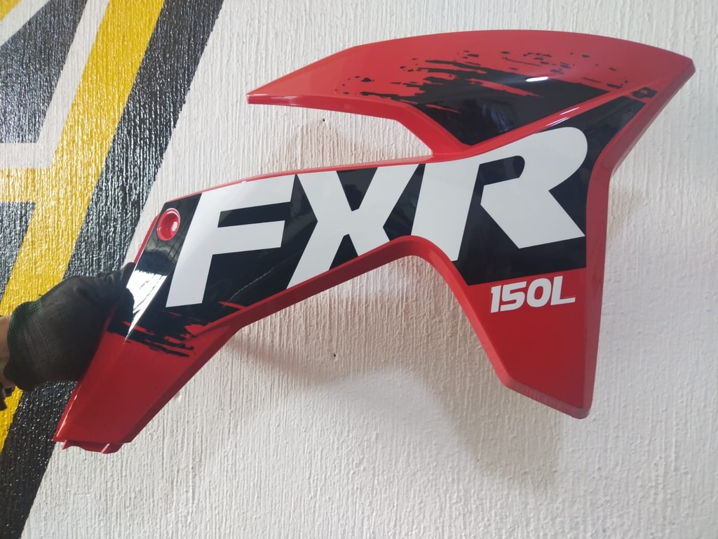 FXR 150L # ALETA D/TANQUE ROJO RH