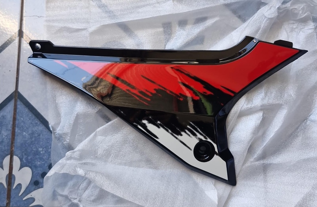FXR 150L - COBERTOR LATERAL LH ROJO