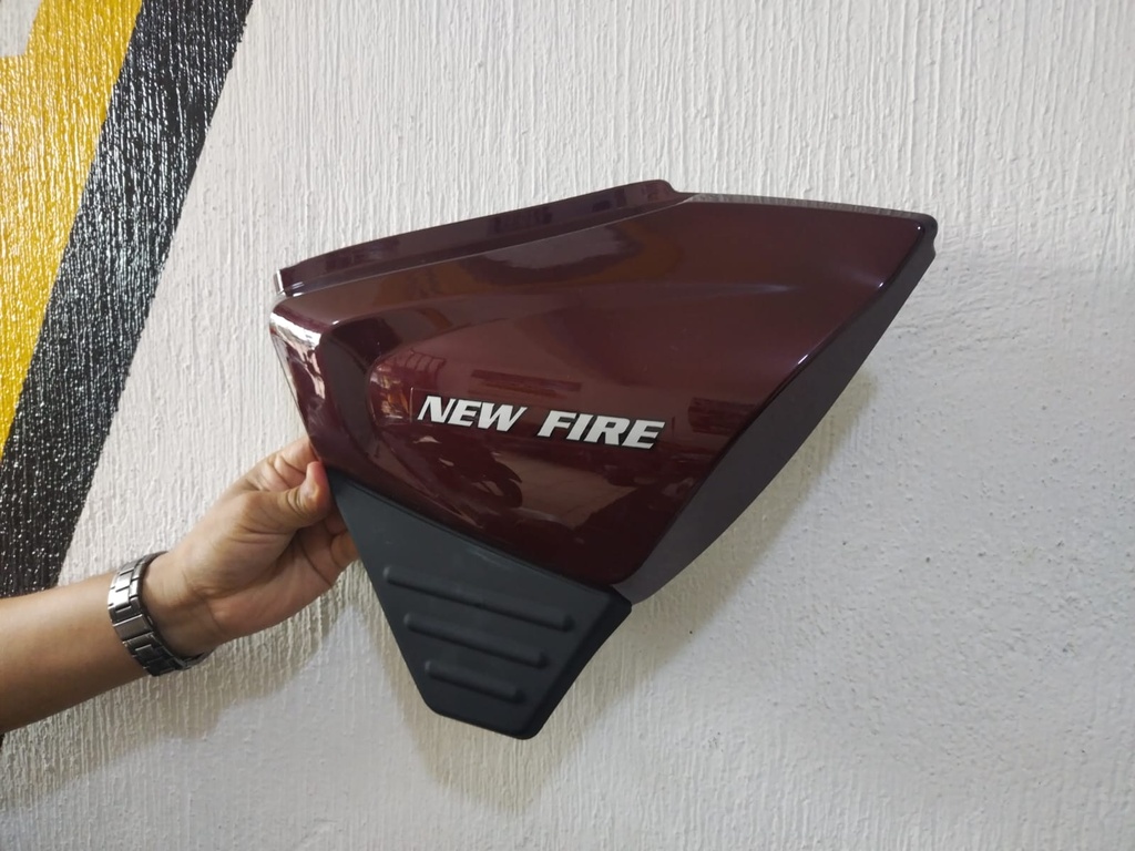 NEW FIRE 150 - TAPA LATERAL DERECHA CORINTO 
