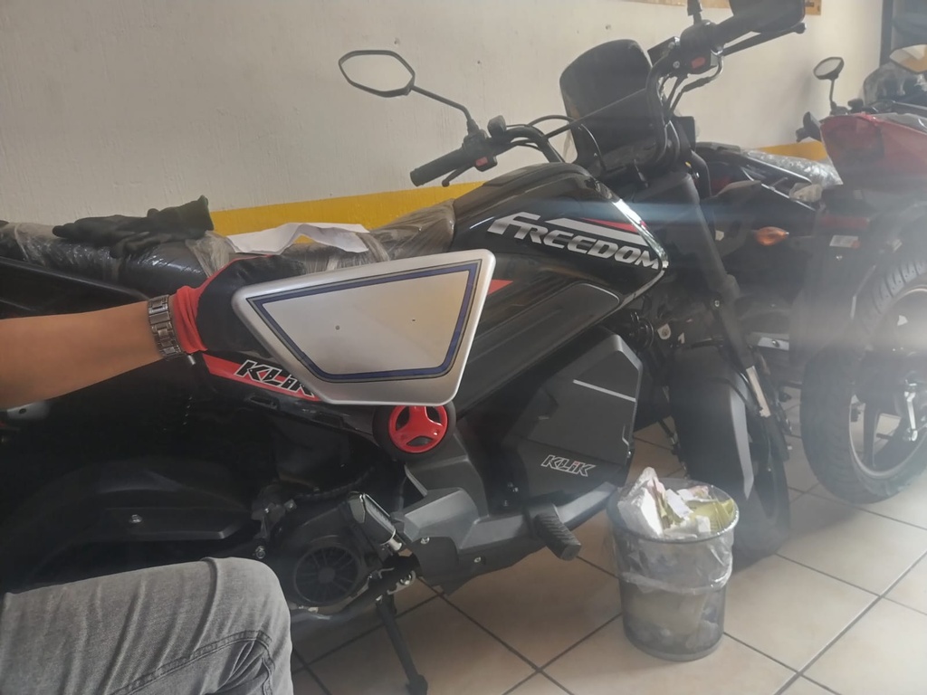 FIRE 125 - TAPA LATERAL GRIS LH