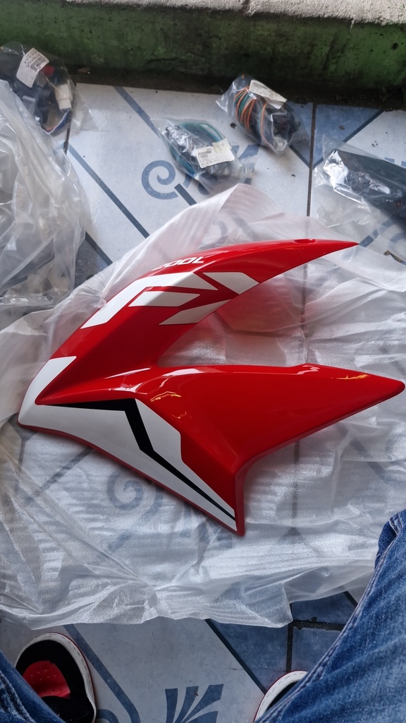 FXR 200L - ALETA DE TANQUE ROJA LH