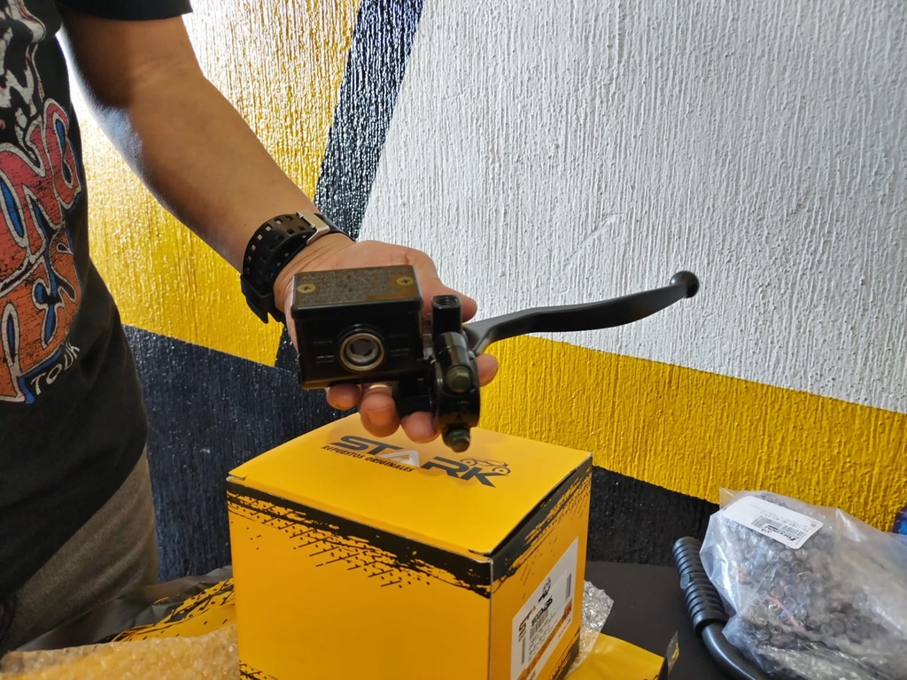 FIRE 125 / FIRE 210 - BOMBA DE FRENO DELANTERO (BOMBA Y MANECILLA)