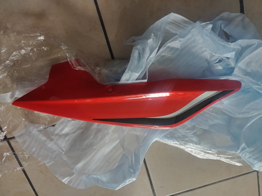 CR1 150 NEW - TAPA TRASERA ROJO RH