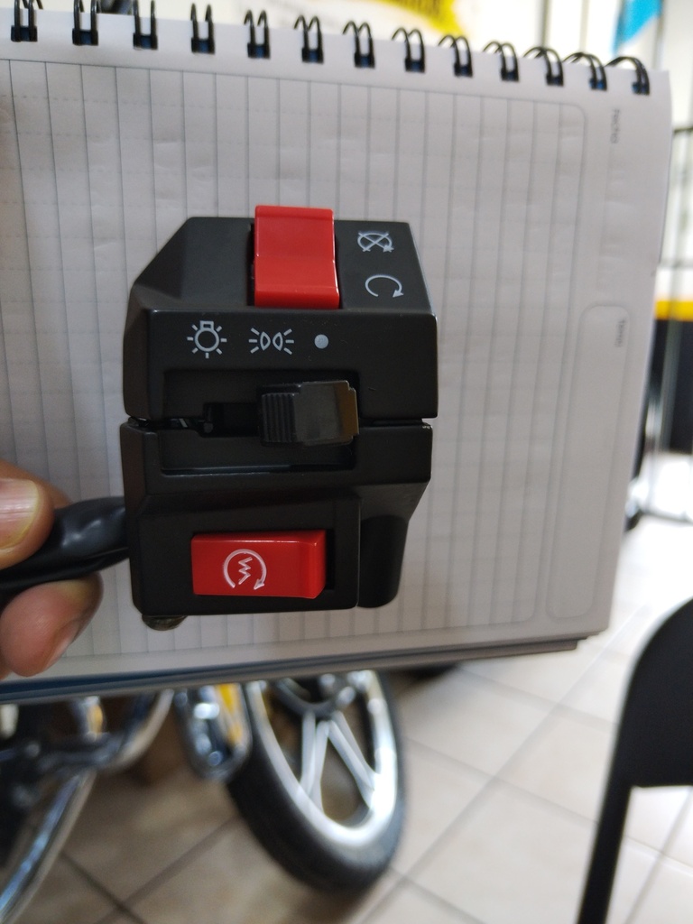 CR4 250N - SWITCH DE STARTER DERE.