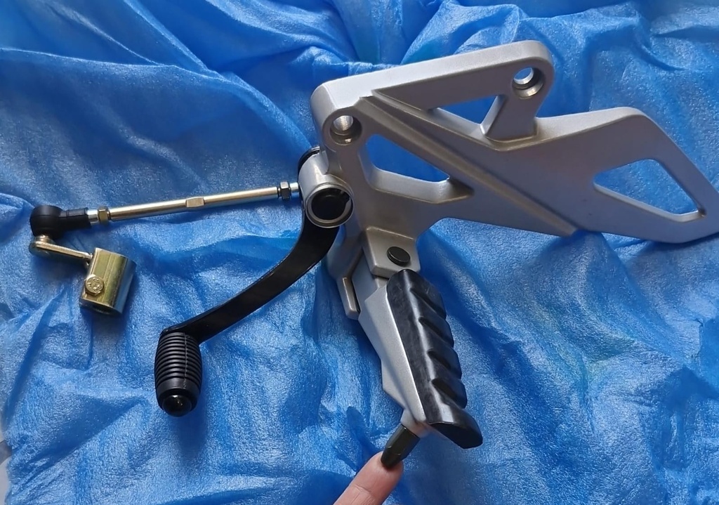 SPITZER 180/150/200 - ESTRIBO DELANTERO IZQUIERDO