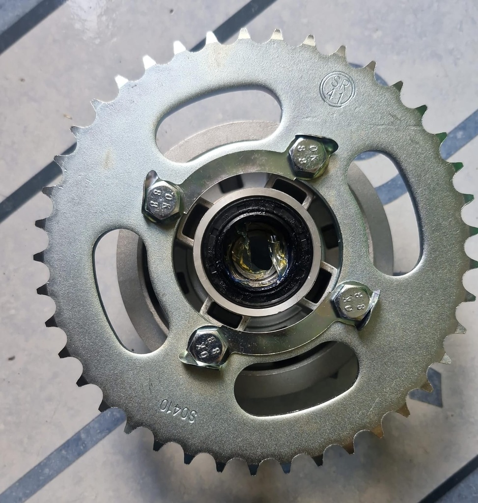 CR1 150 / CR2 210 - BASE DE SPROCKET TRASERO E INCLUYE SPROCKET