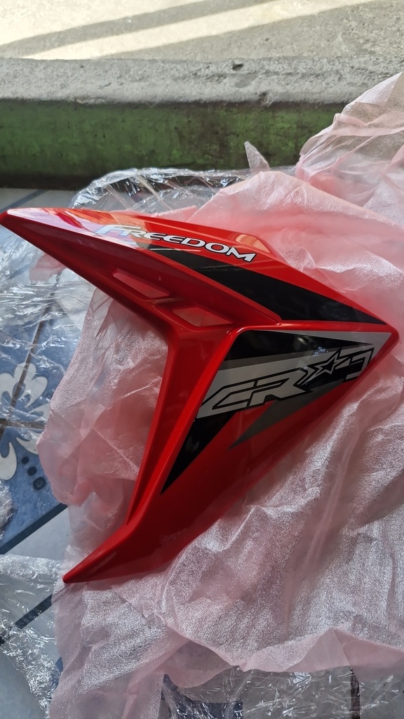 CR1 150 NEW - COVERTOR TANQUE IZQ ROJO / COBERTOR