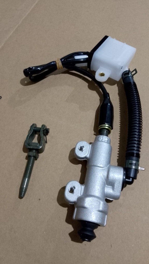 CR4 250N - BOMBA DE FRENO TRASERA