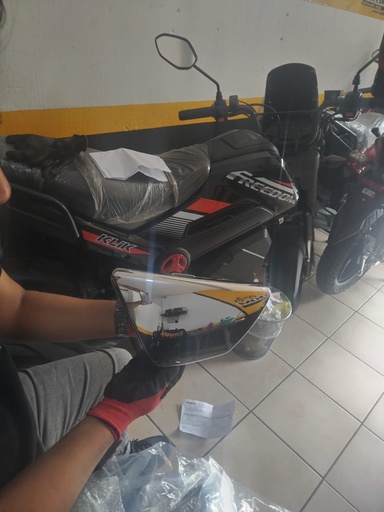[B12011362] FIRE 150 - TAPA LATERAL CROMO RH