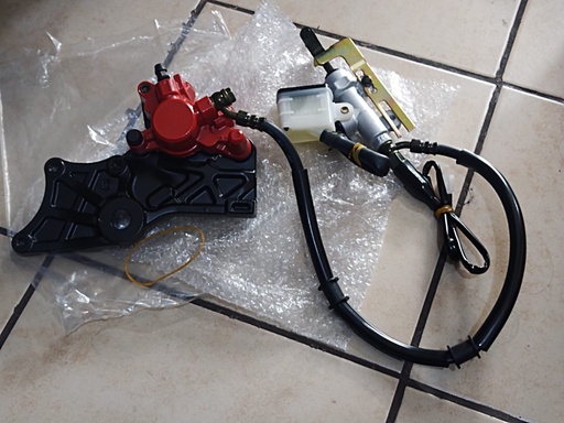 [F-4-3] CR4 250N - BOMBA DE FRENO TRASERO (SISTEMA DE FRENO TRASERO: CABLE + MORDAZA + PASTILLAS)