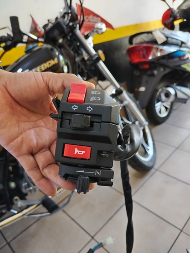 [F-3-2] CR4 250N – SWITCH DE LUCES LH